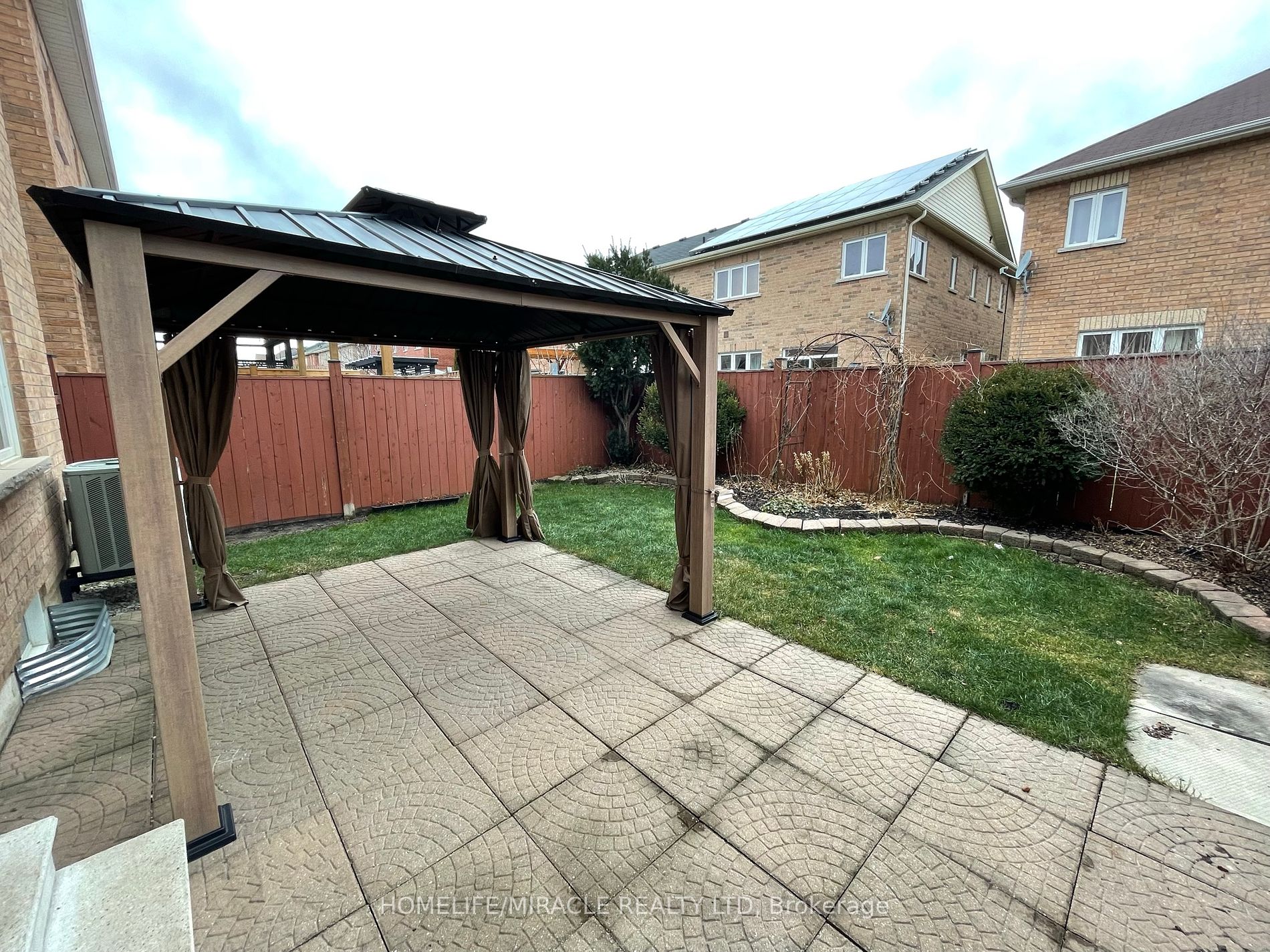 22 Amaryllis Dr