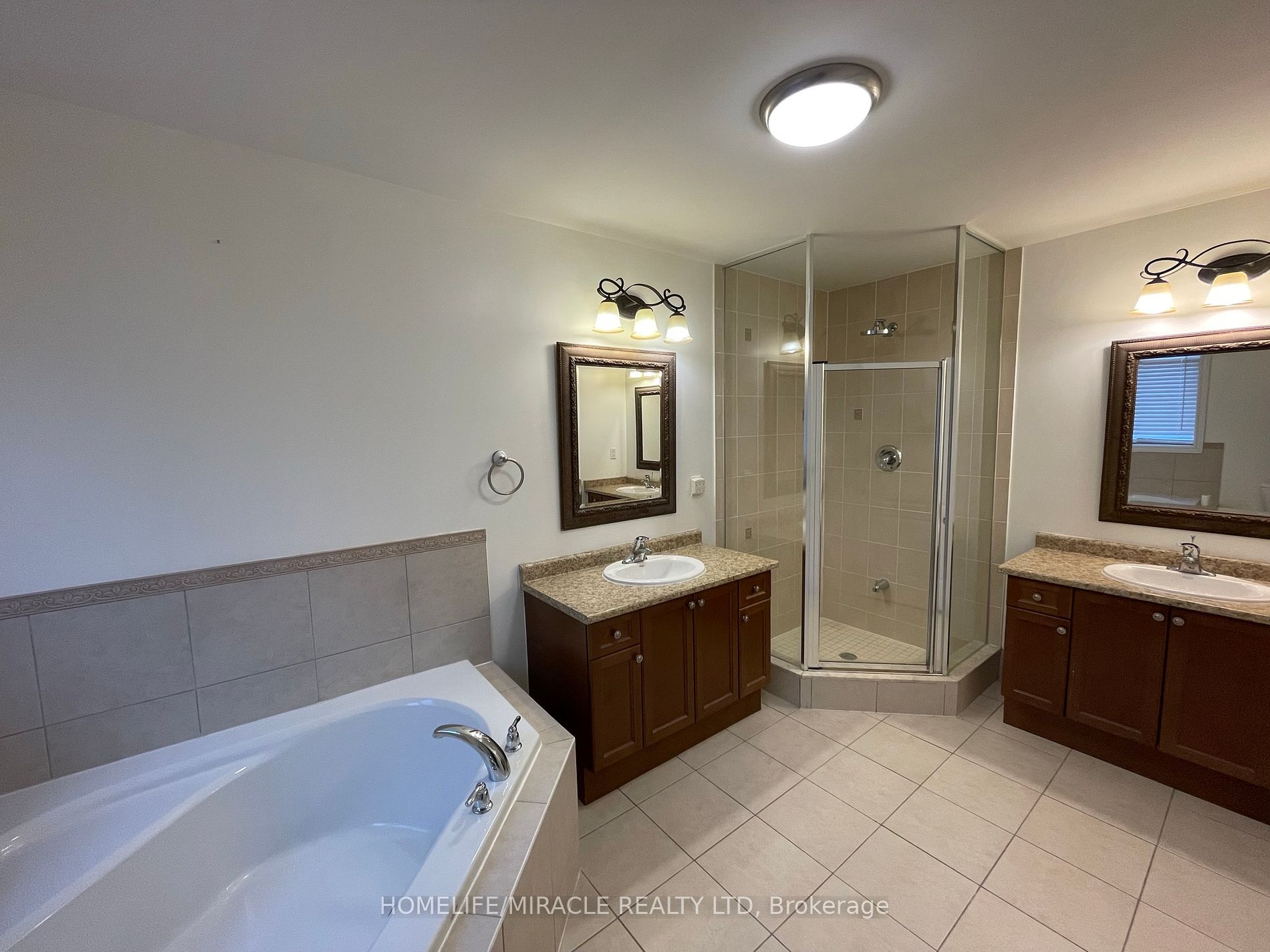 22 Amaryllis Dr