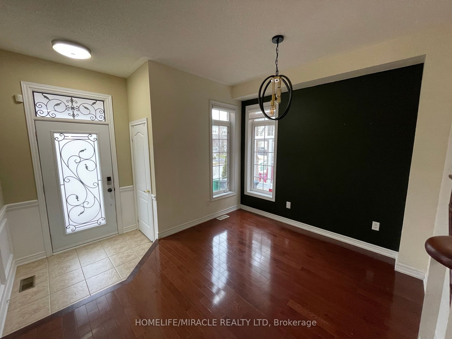 22 Amaryllis Dr
