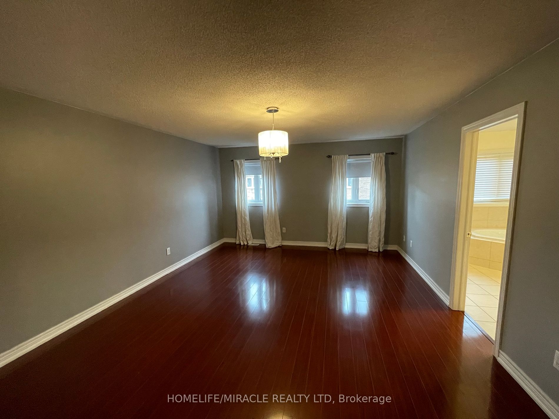 22 Amaryllis Dr