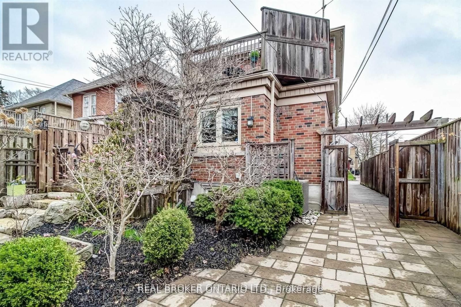 12 Grenview Blvd N