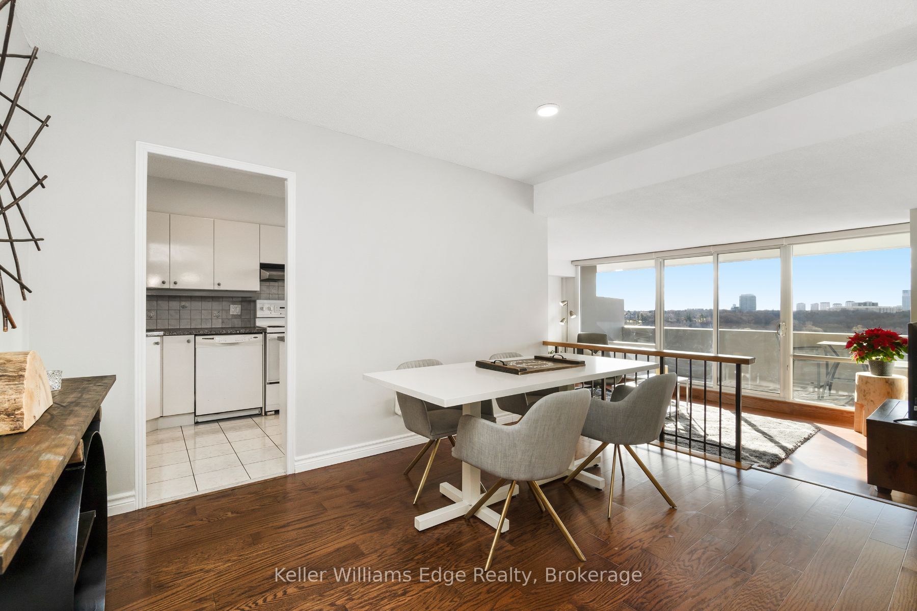 240 Scarlett Road #1612