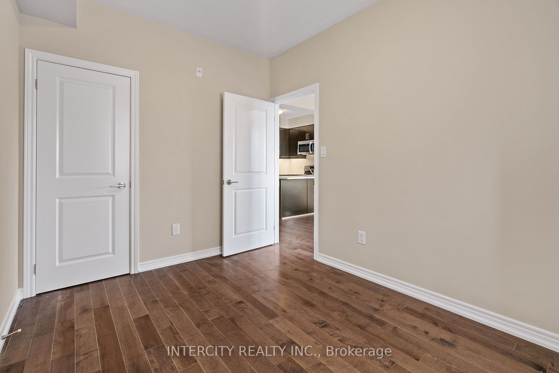 2326 Taunton Rd, #204