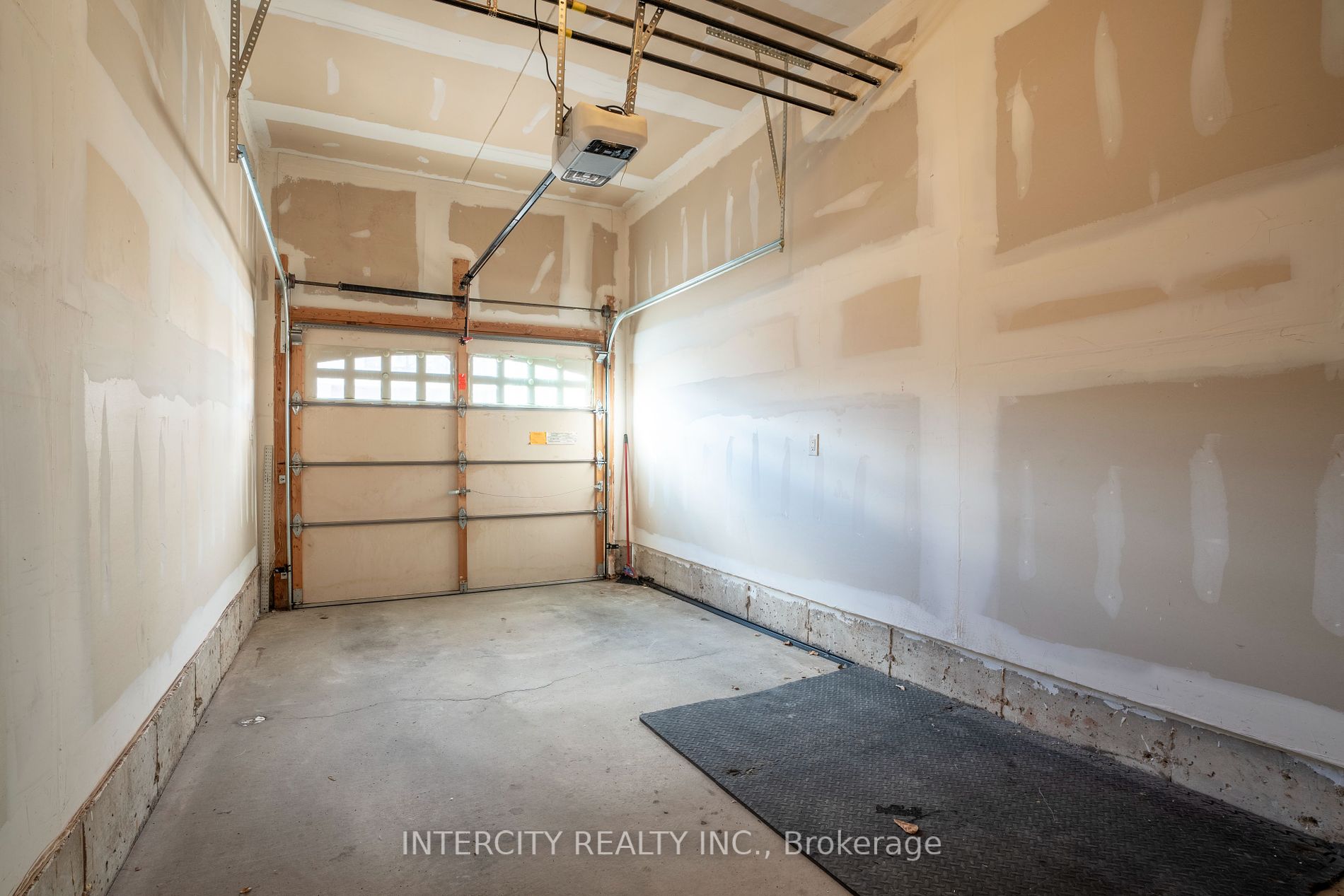 2326 Taunton Rd, #204