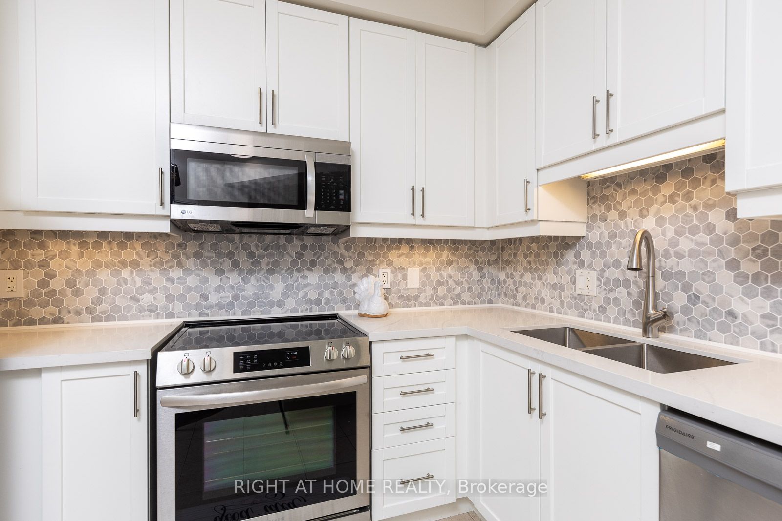 80 Absolute Avenue, #2706