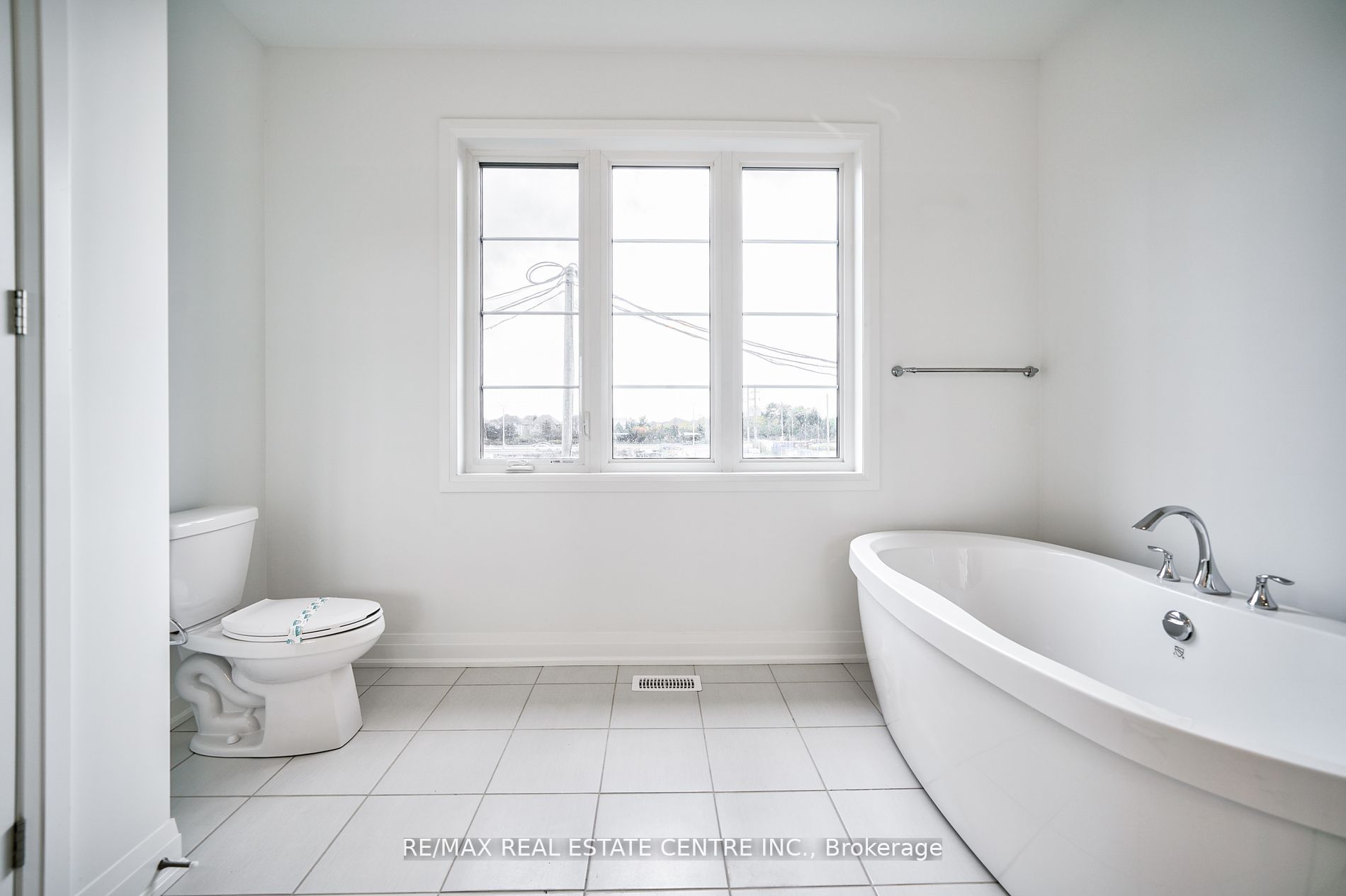 1292 Aymond Cres