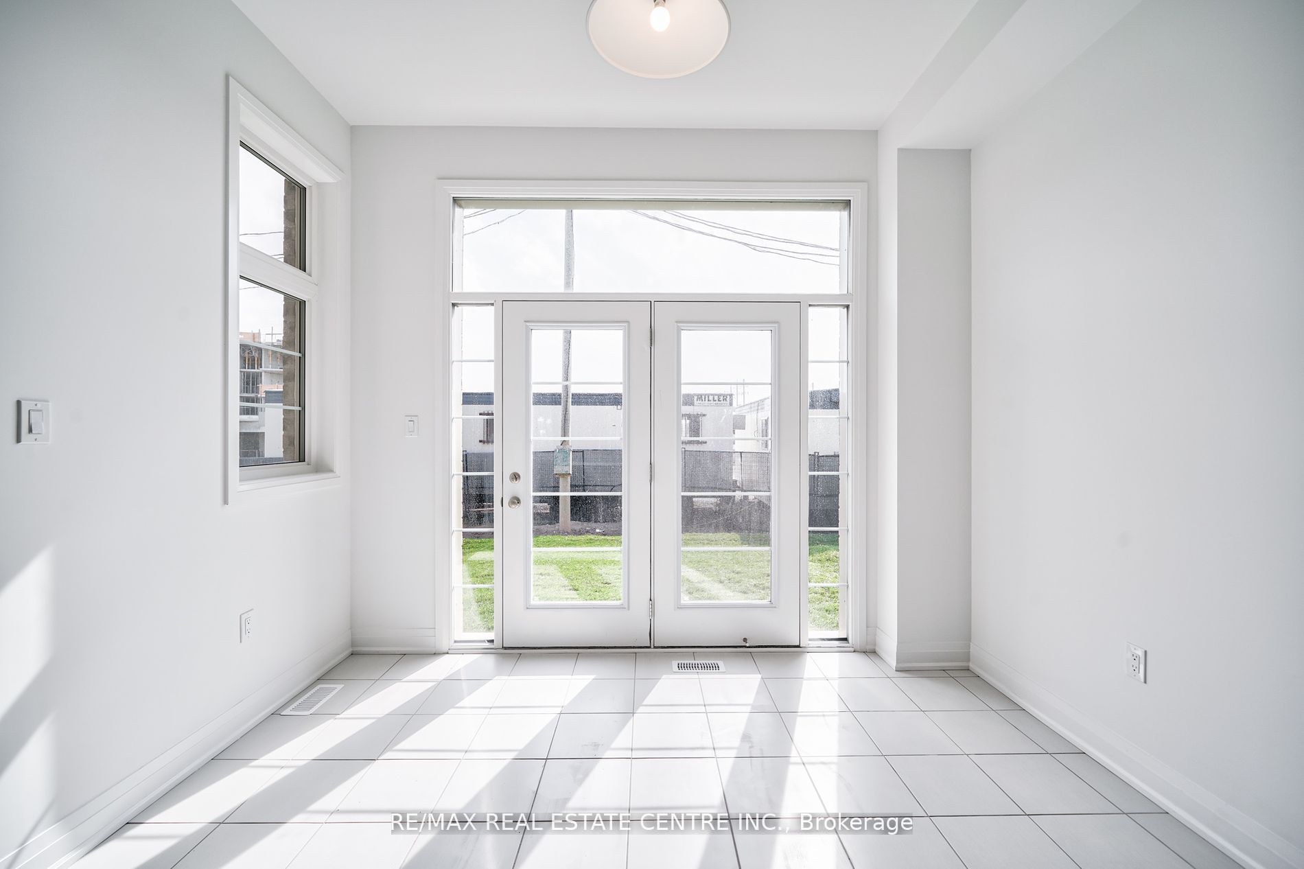 1292 Aymond Cres