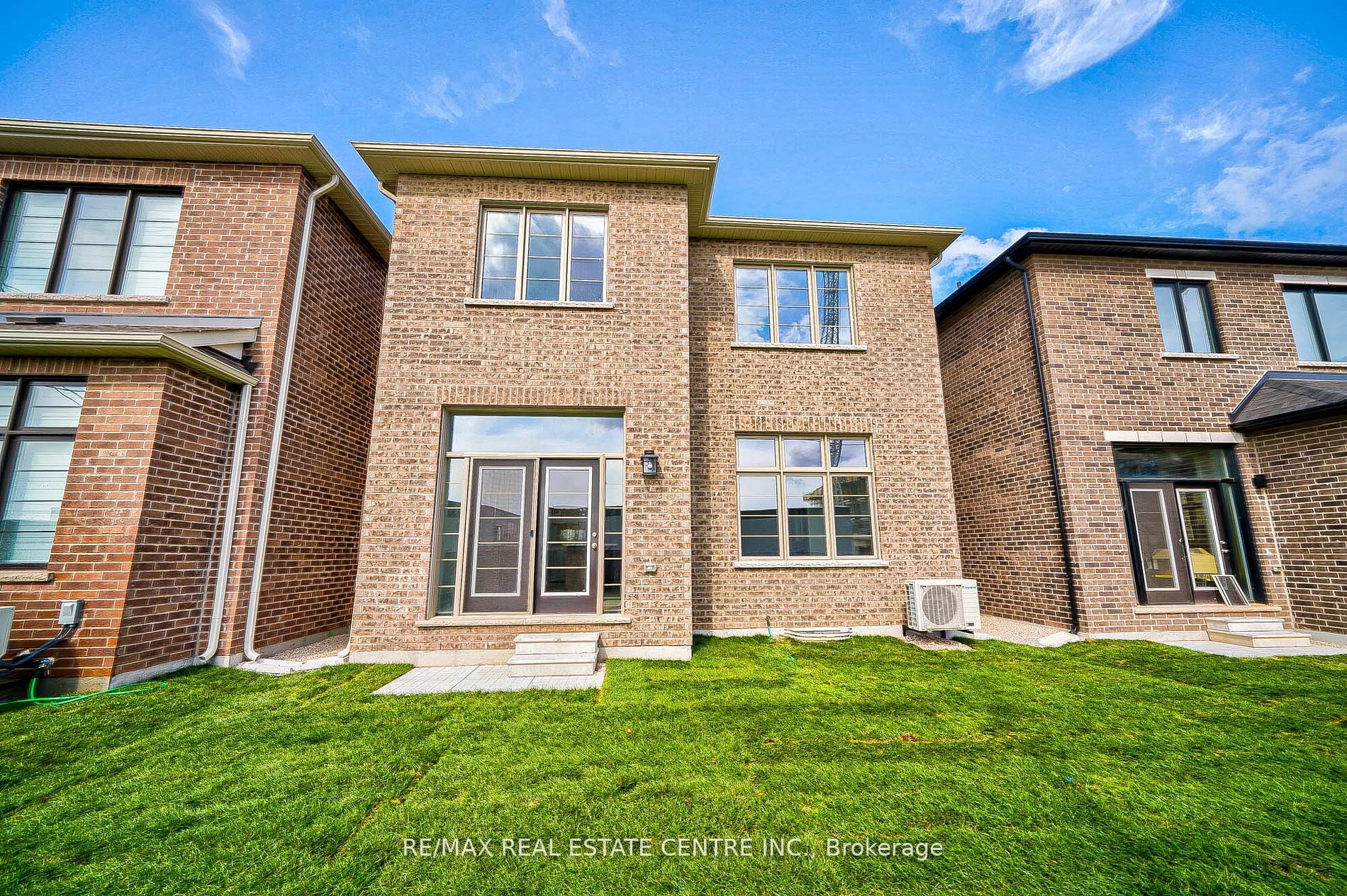 1292 Aymond Cres