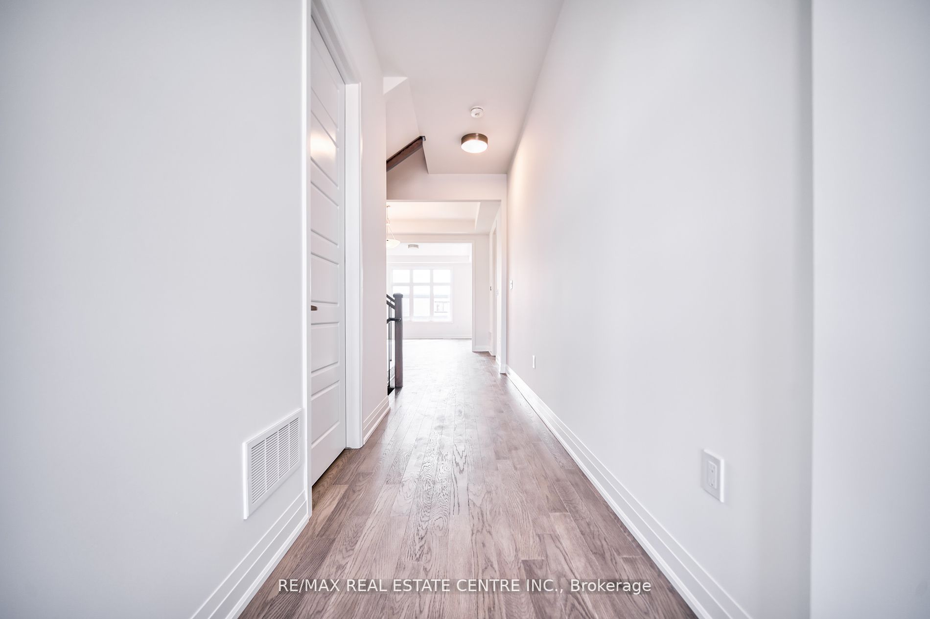 1292 Aymond Cres