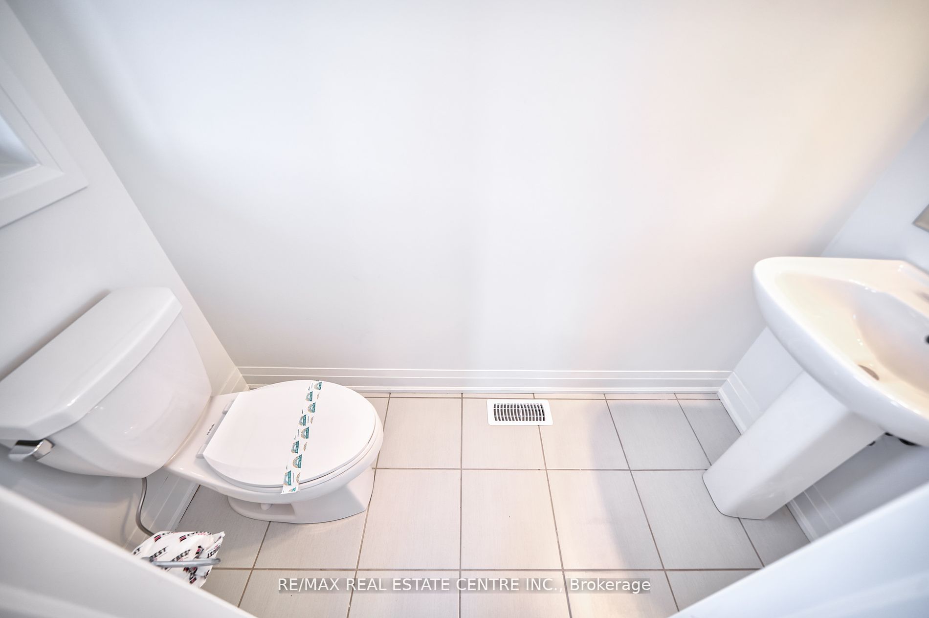 1292 Aymond Cres