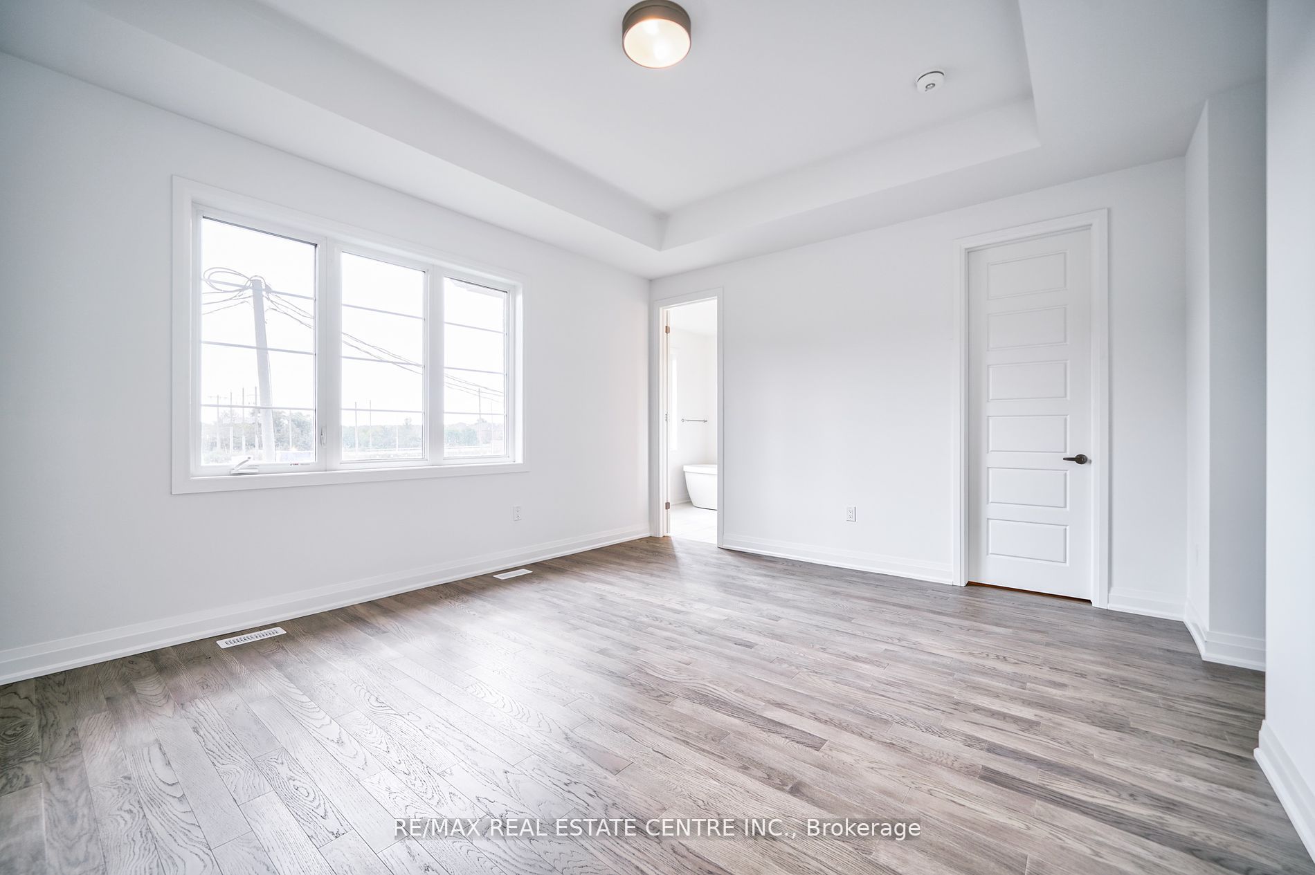 1292 Aymond Cres