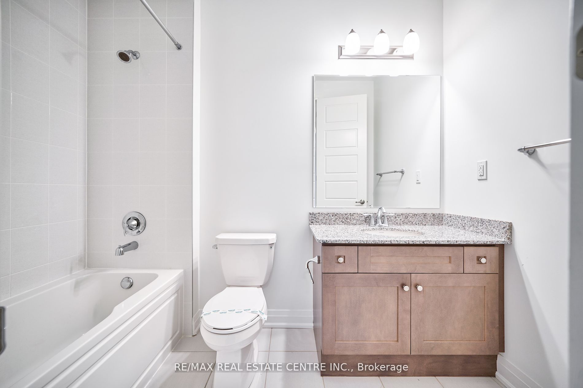 1292 Aymond Cres