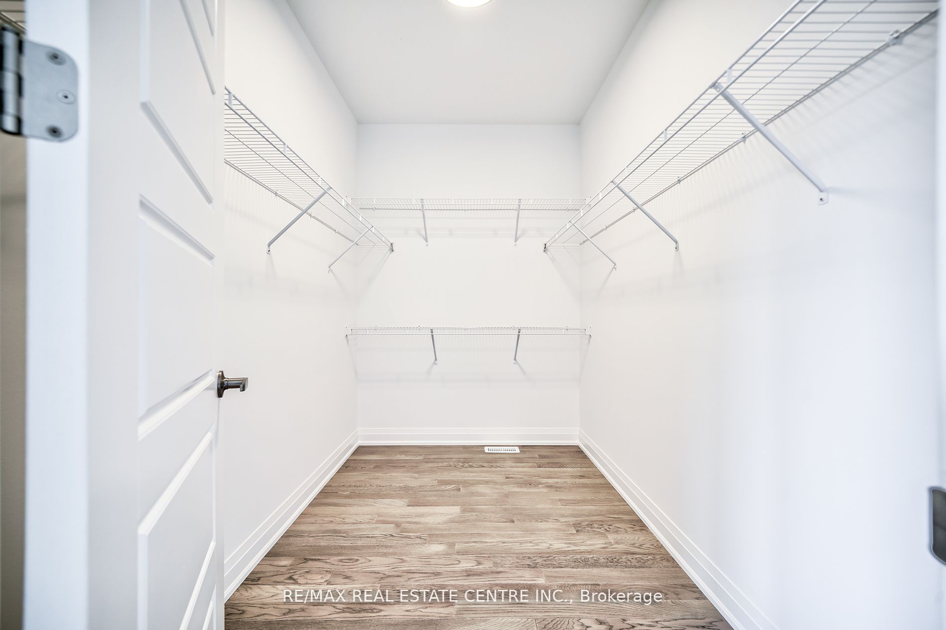 1292 Aymond Cres