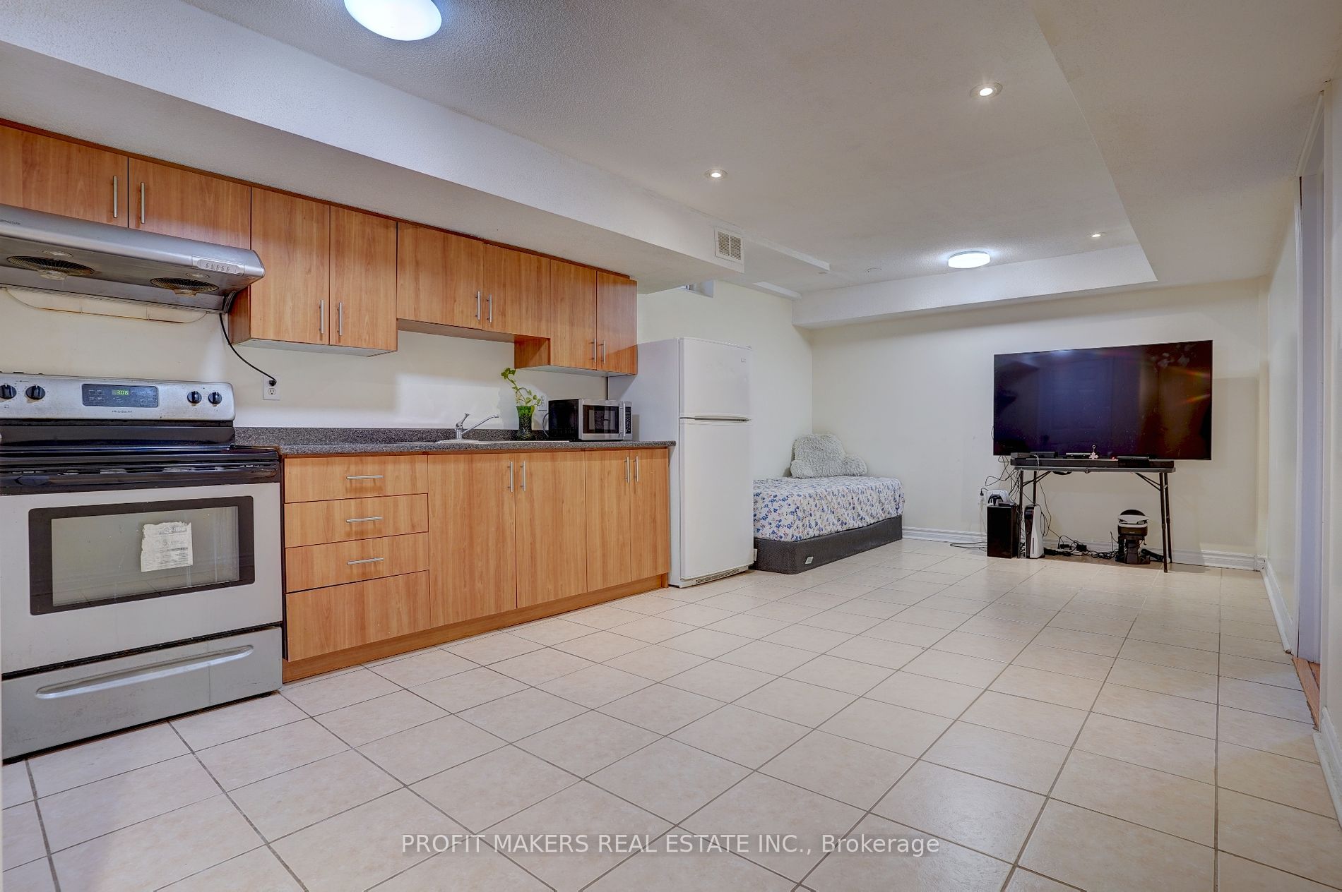 90 Tideland Dr
