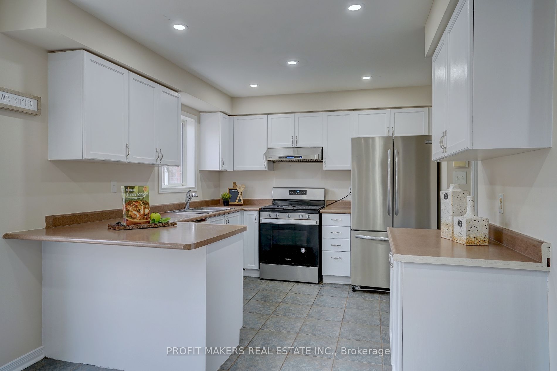 90 Tideland Dr