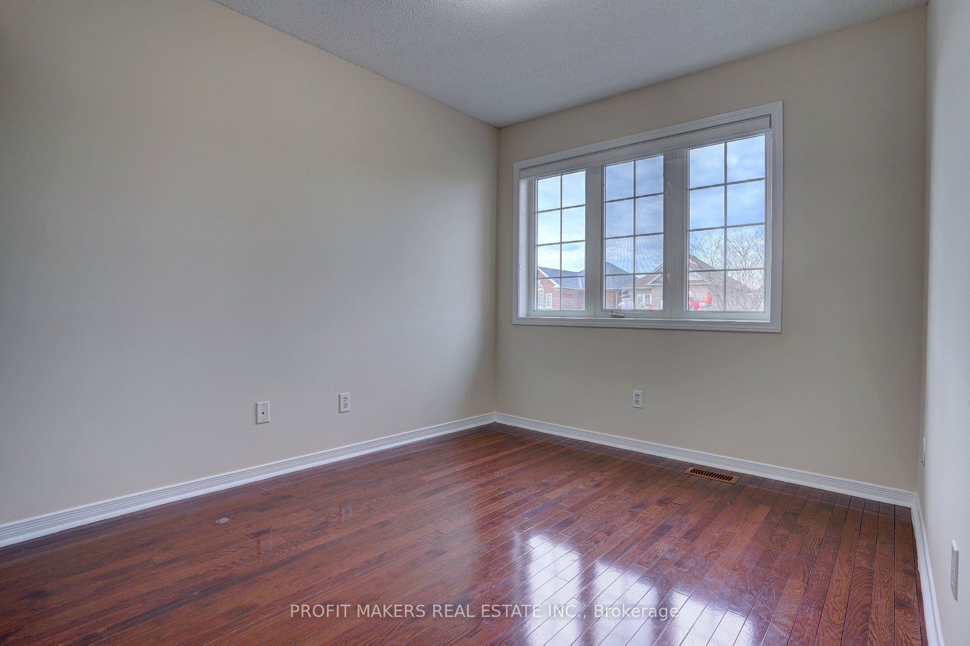 90 Tideland Dr