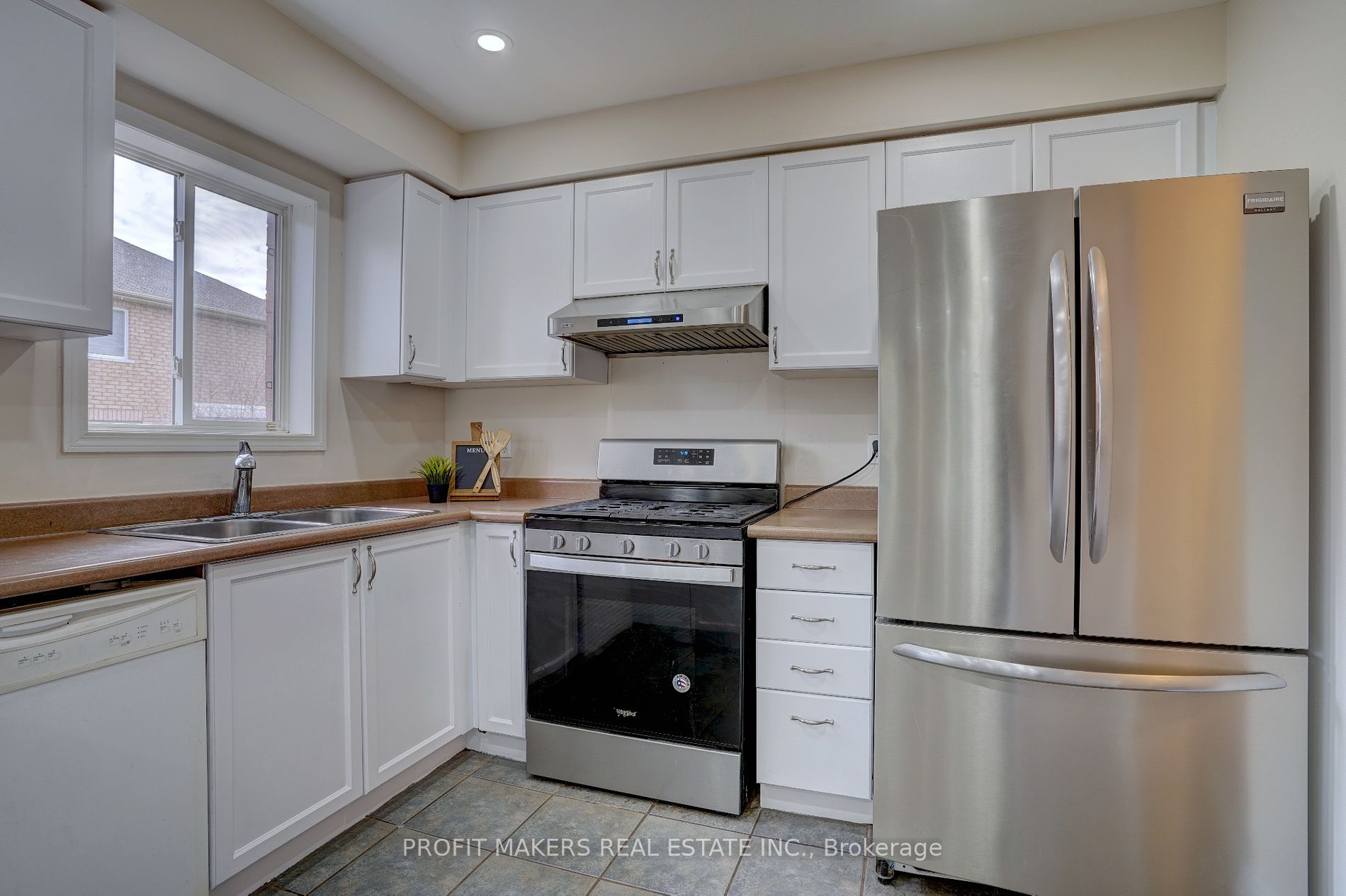 90 Tideland Dr