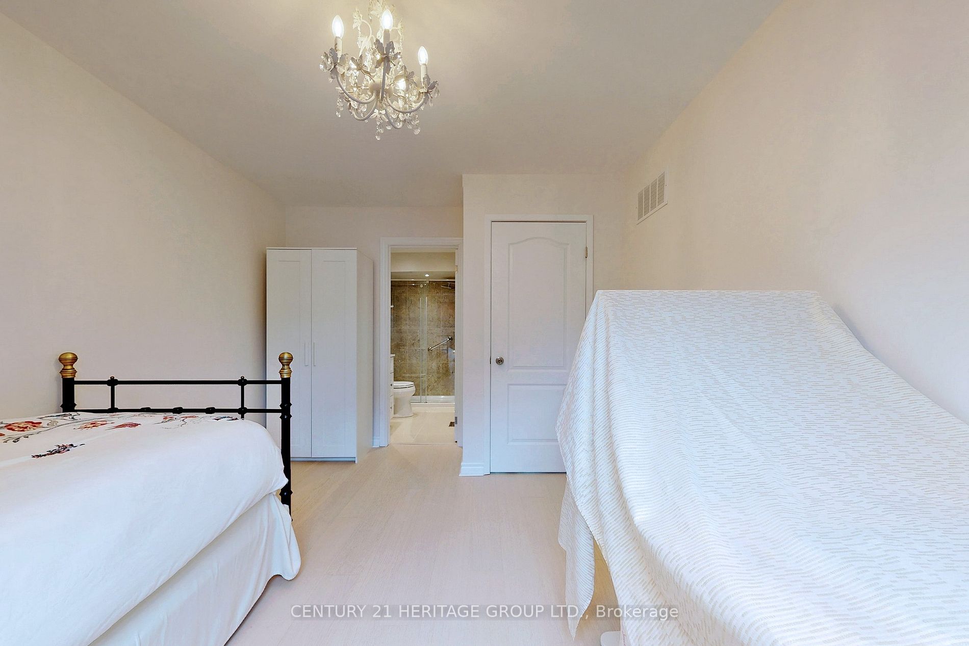 8 Newington Crescent W