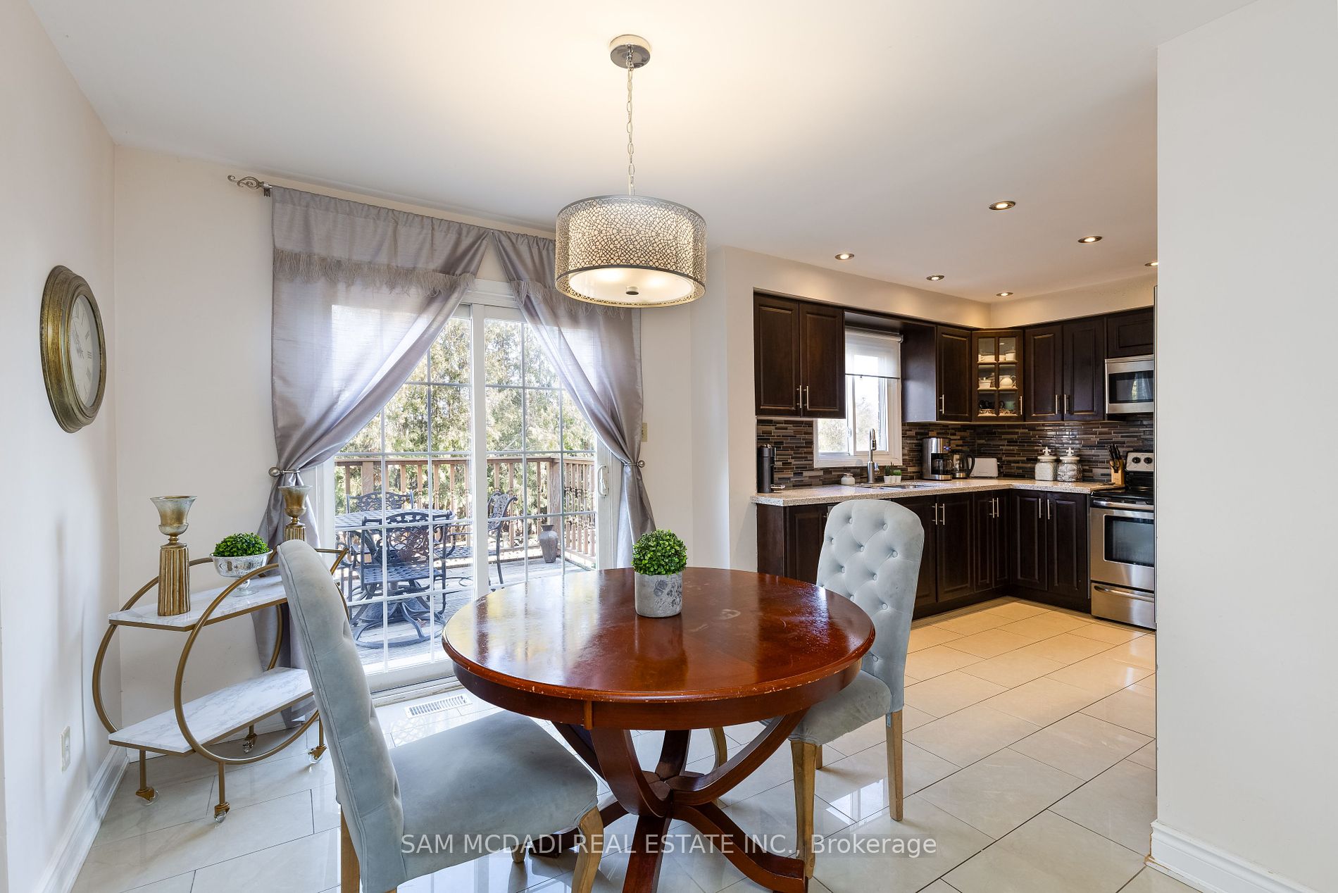 100 Castlehill Rd