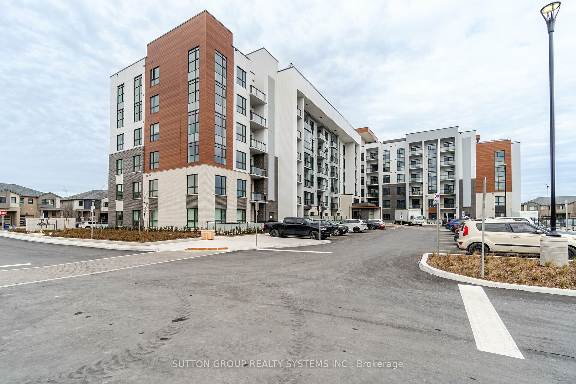 460 Gordon Krantz Ave, #602