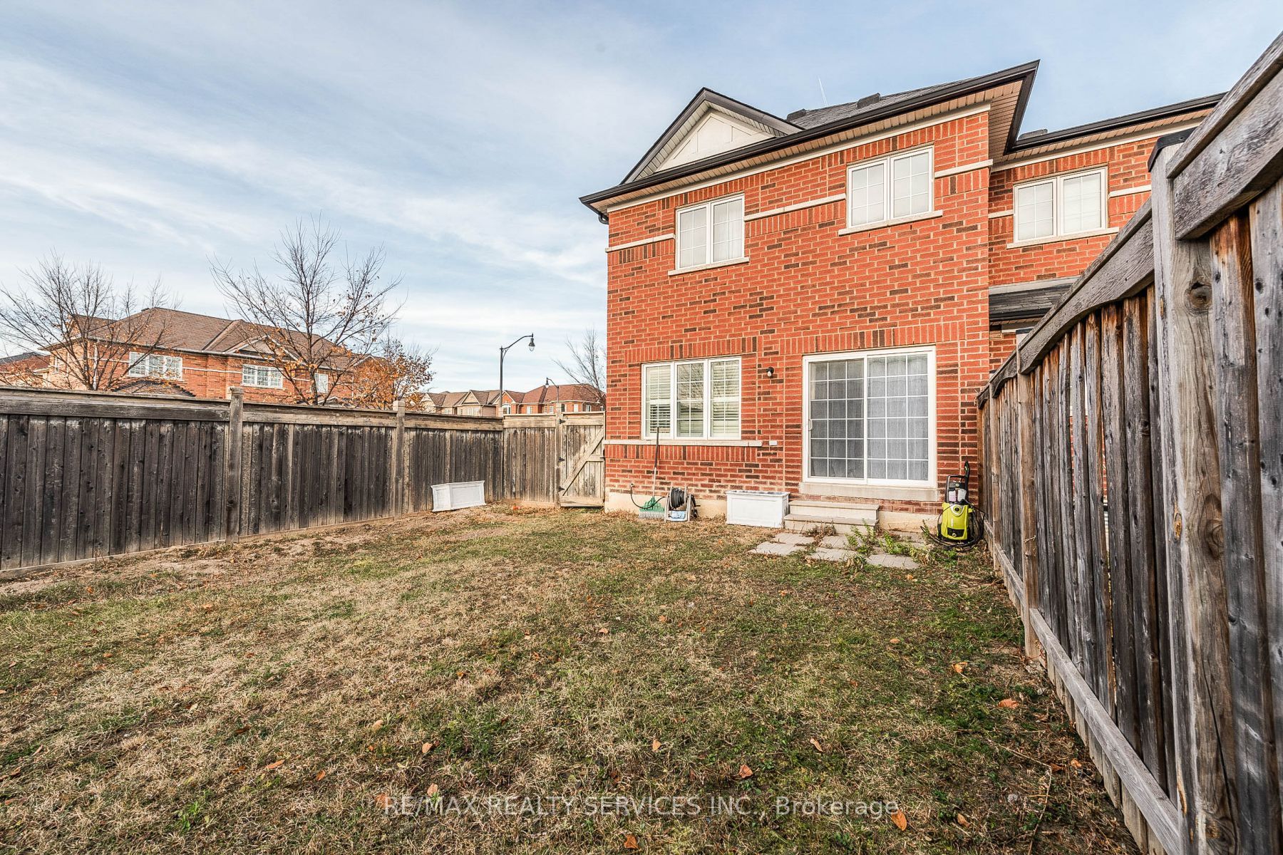2 Burnstown Circ