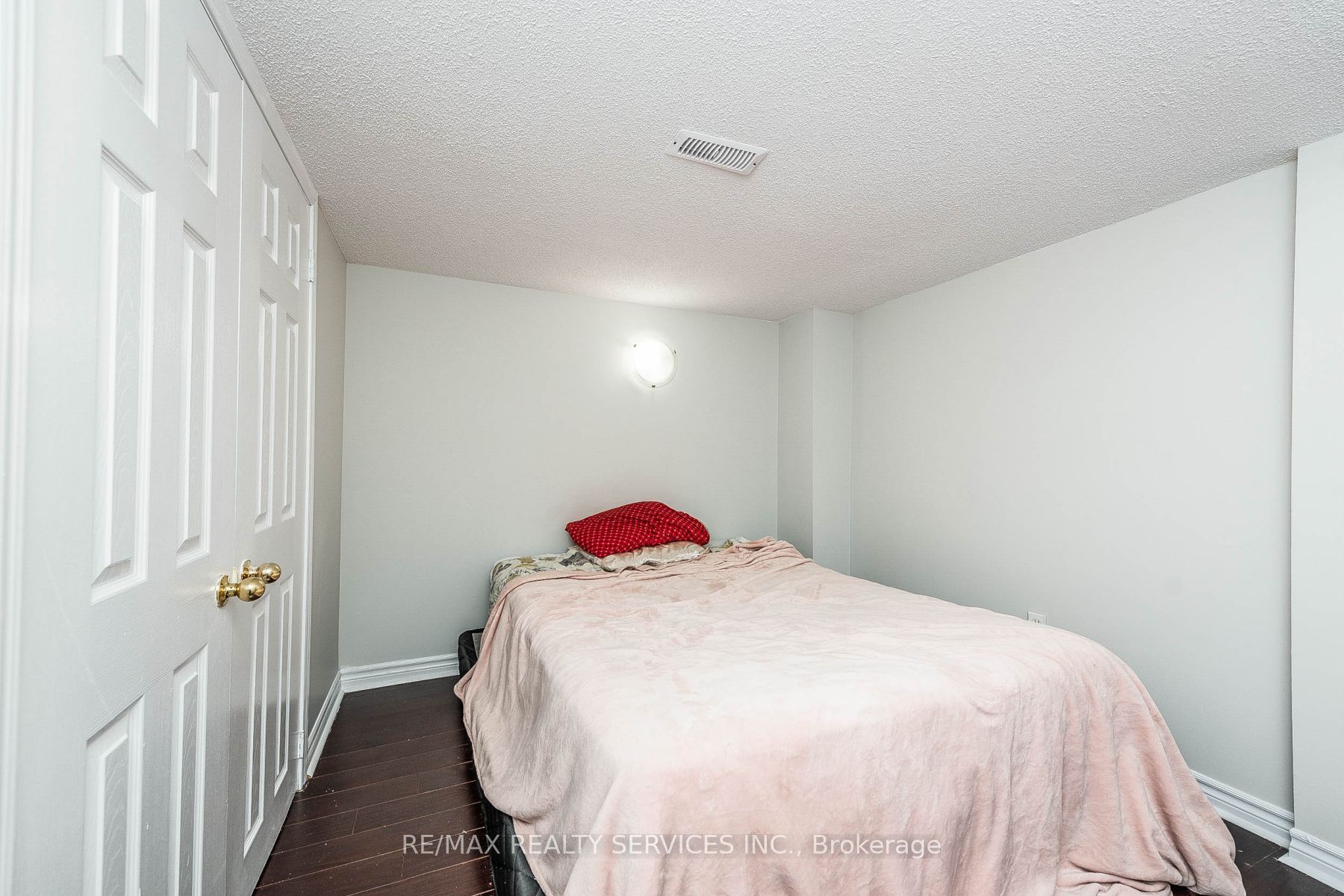 2 Burnstown Circ
