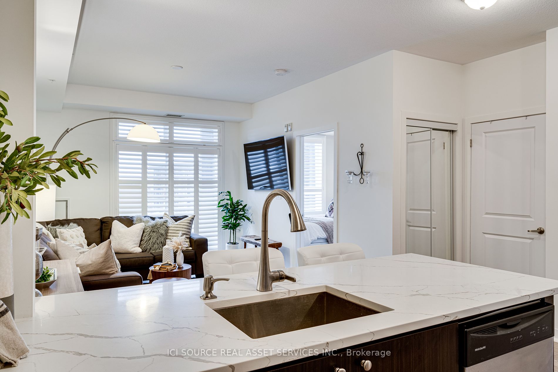 5020 Corporate Drive, #320