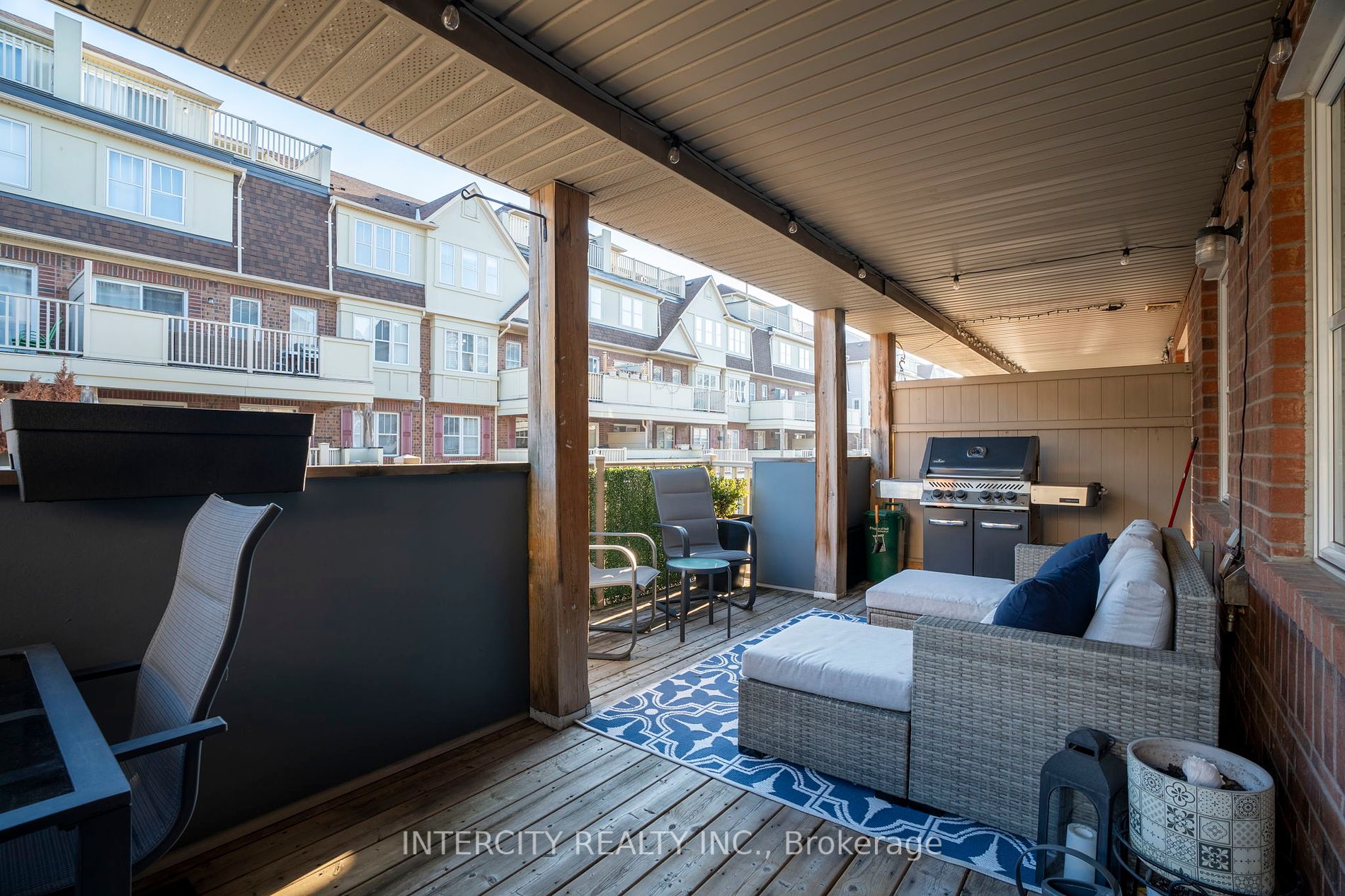 734 Neighbourhood Circle, #4