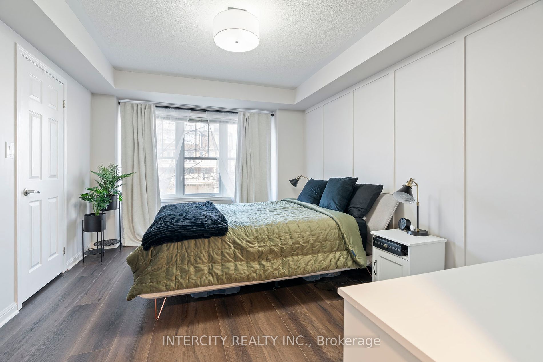 734 Neighbourhood Circle, #4