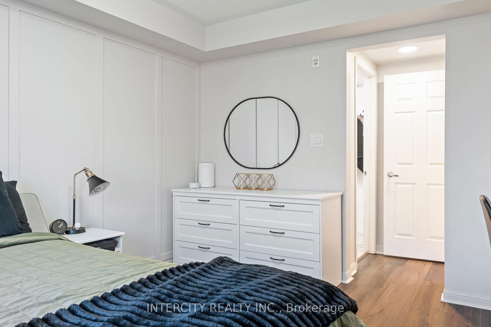734 Neighbourhood Circle, #4