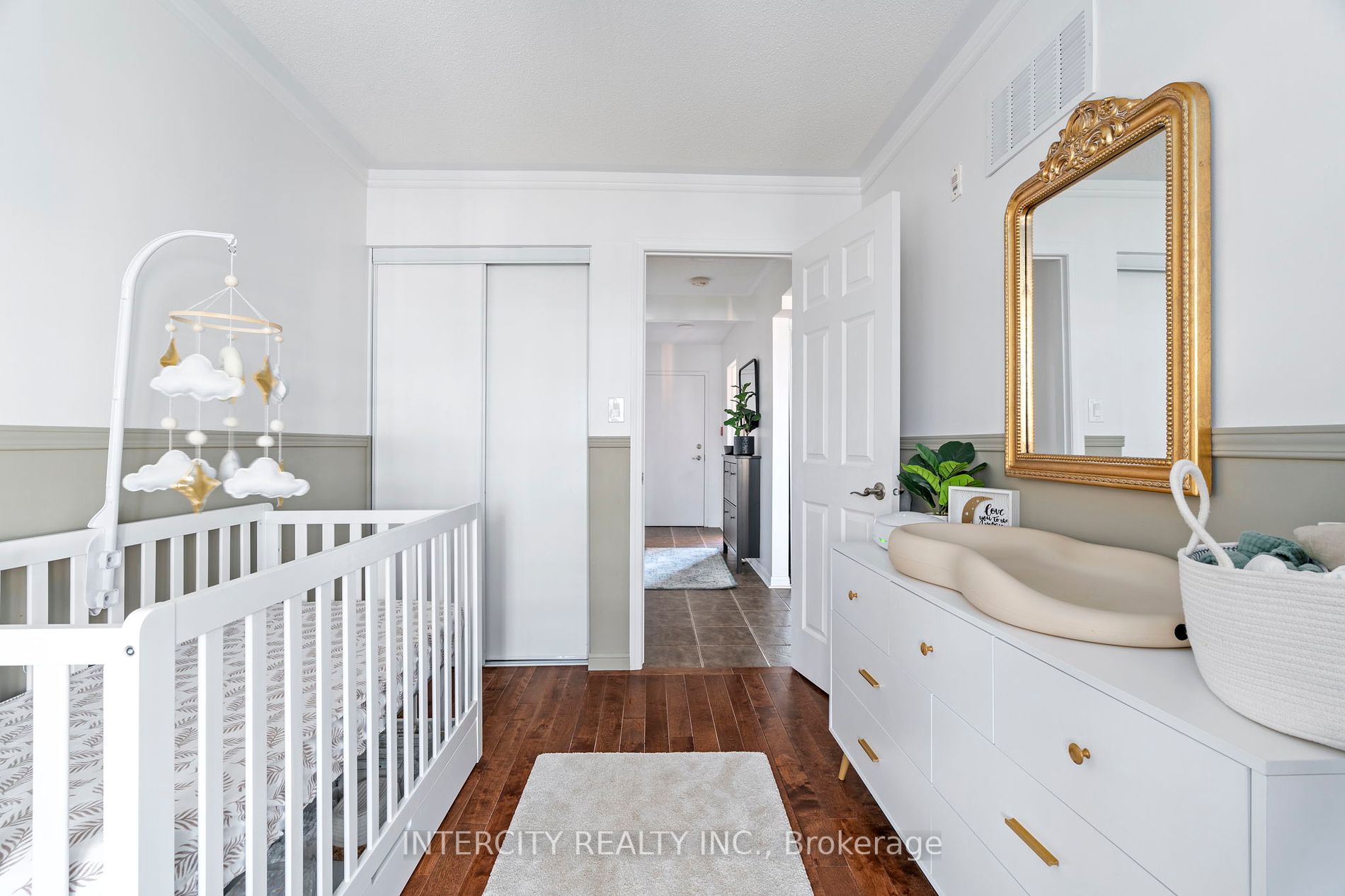 734 Neighbourhood Circle, #4