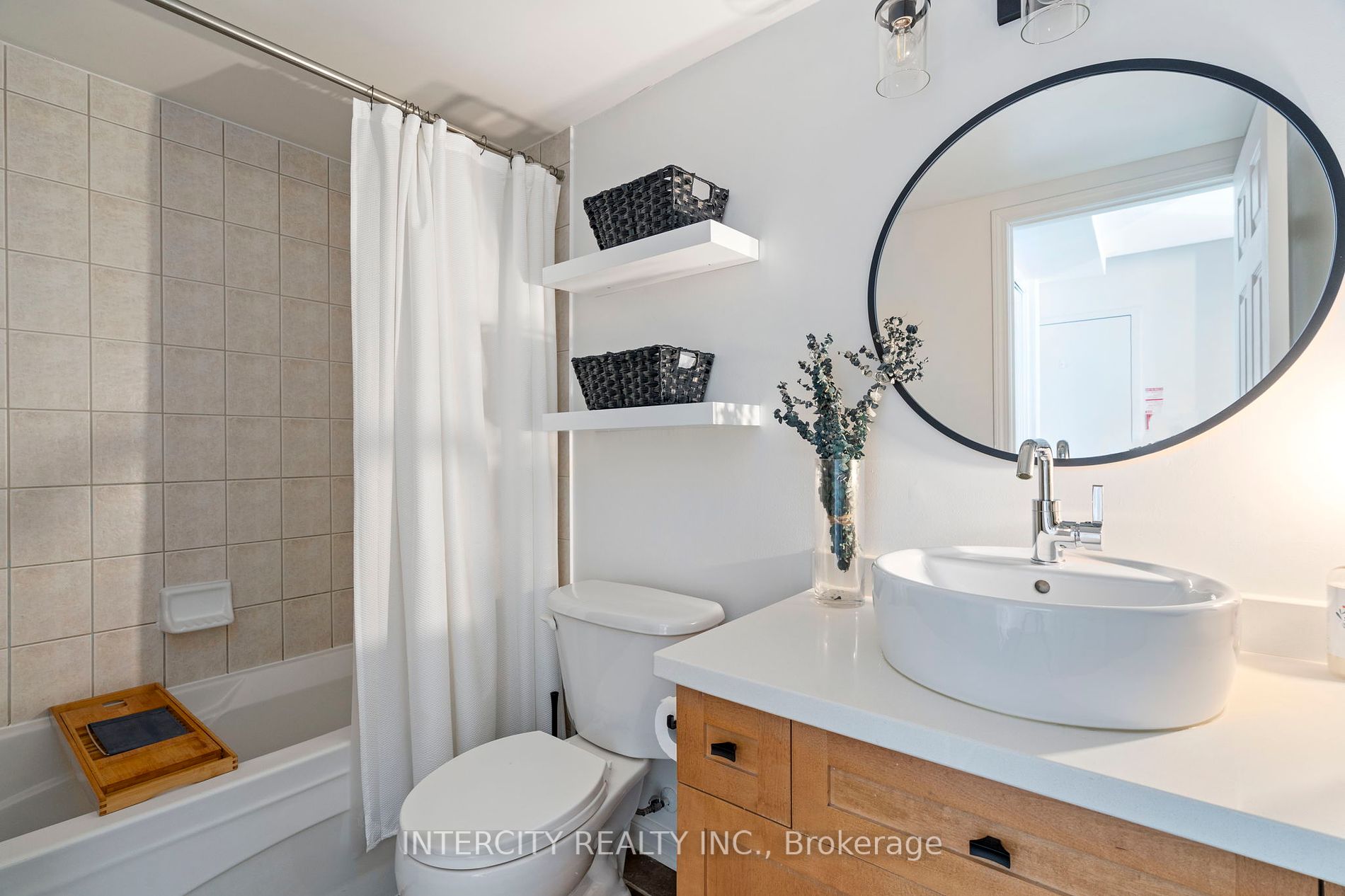 734 Neighbourhood Circle, #4