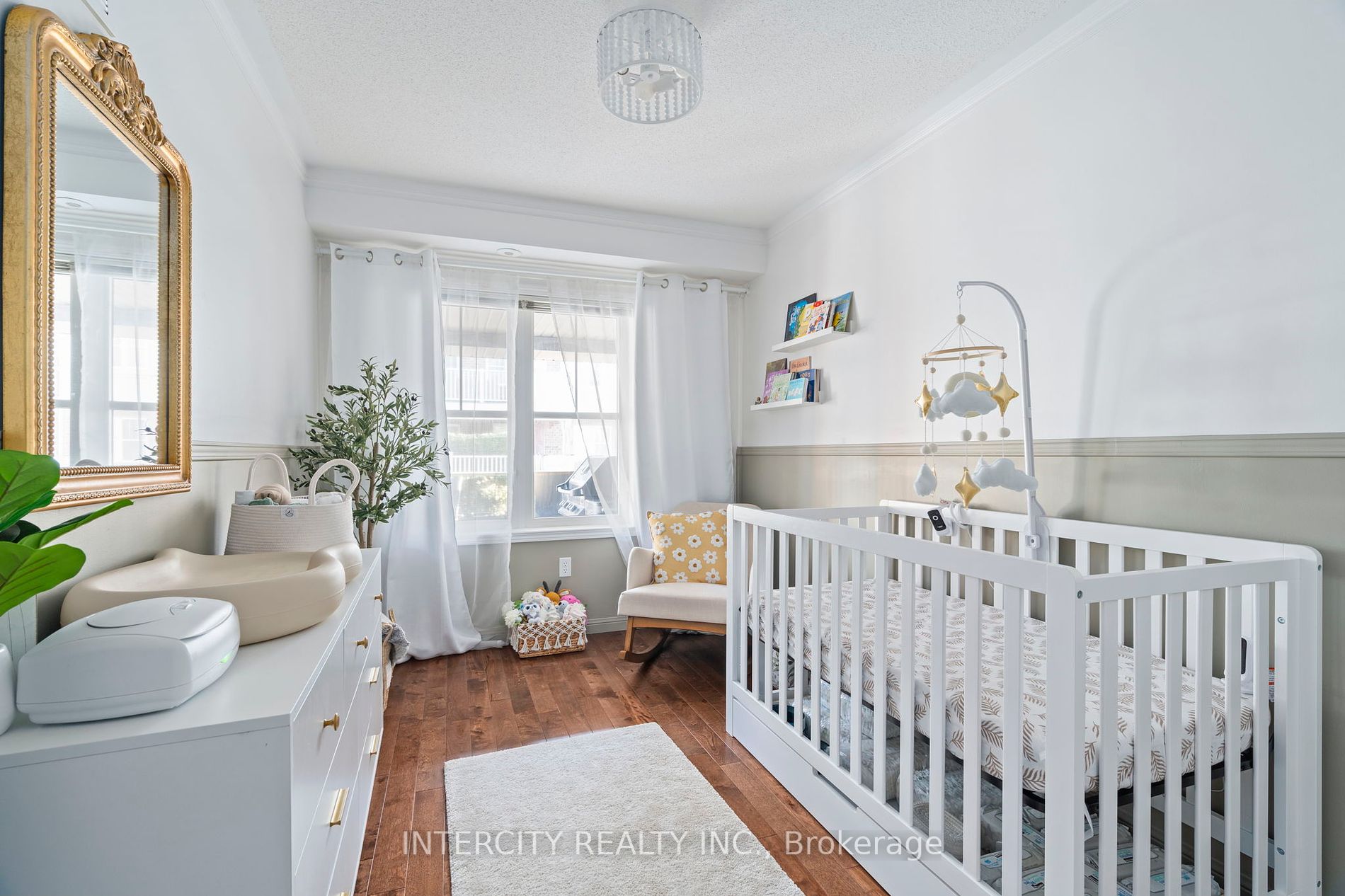 734 Neighbourhood Circle, #4