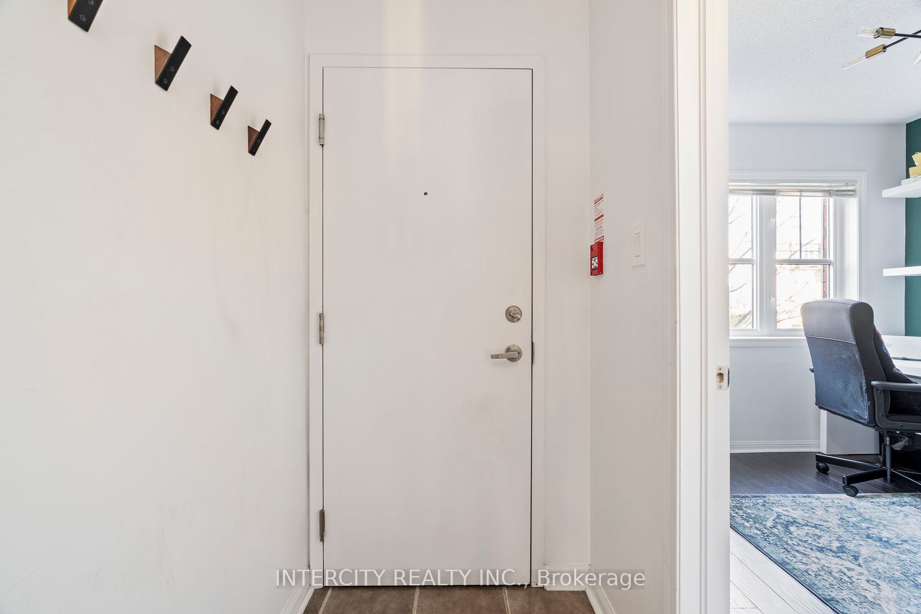 734 Neighbourhood Circle, #4