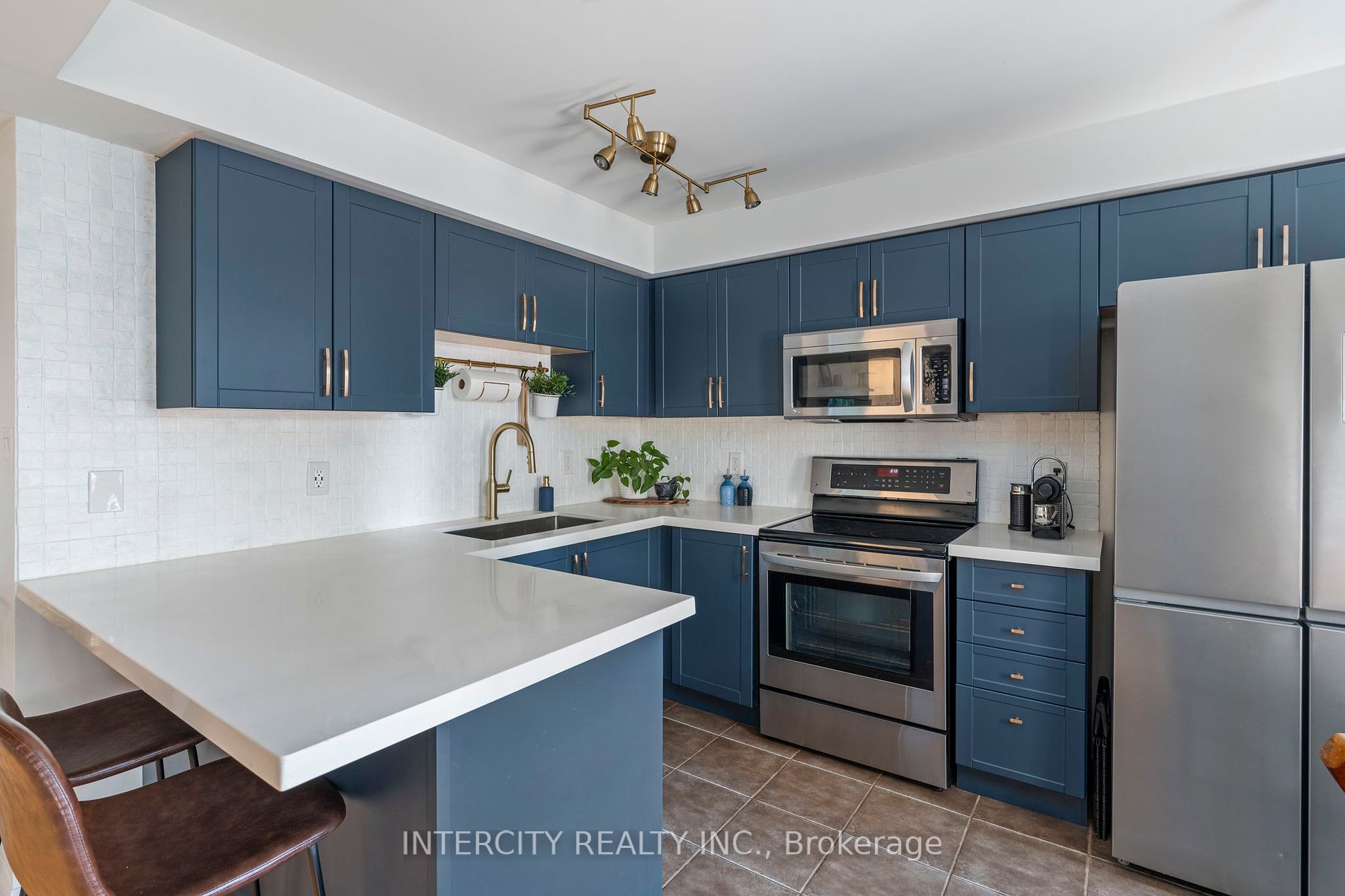 734 Neighbourhood Circle, #4