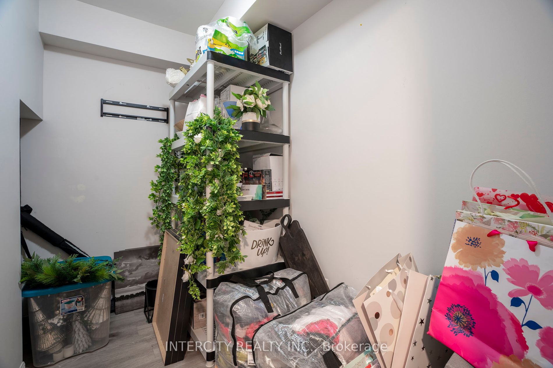 734 Neighbourhood Circle, #4