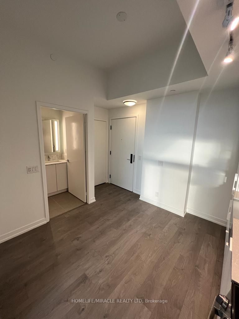 270 Dufferin Street #914