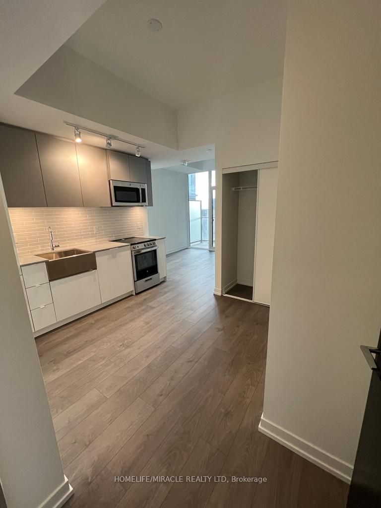270 Dufferin Street #914