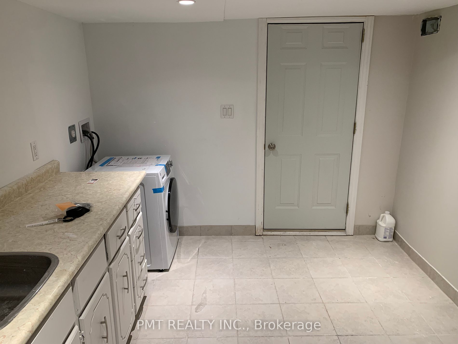 39 Windermere Avenue, #Bsmt