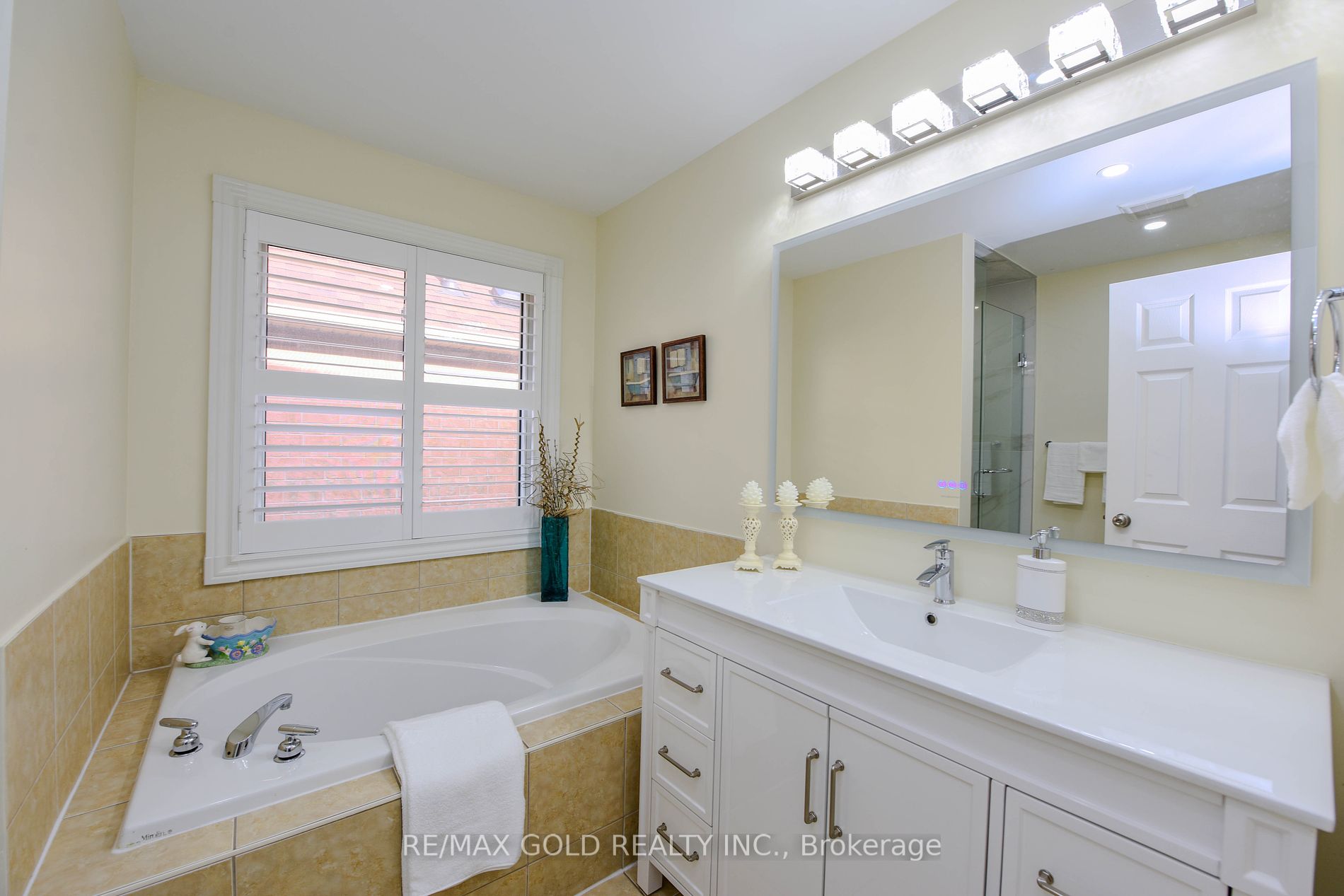 1360 Weir Chse