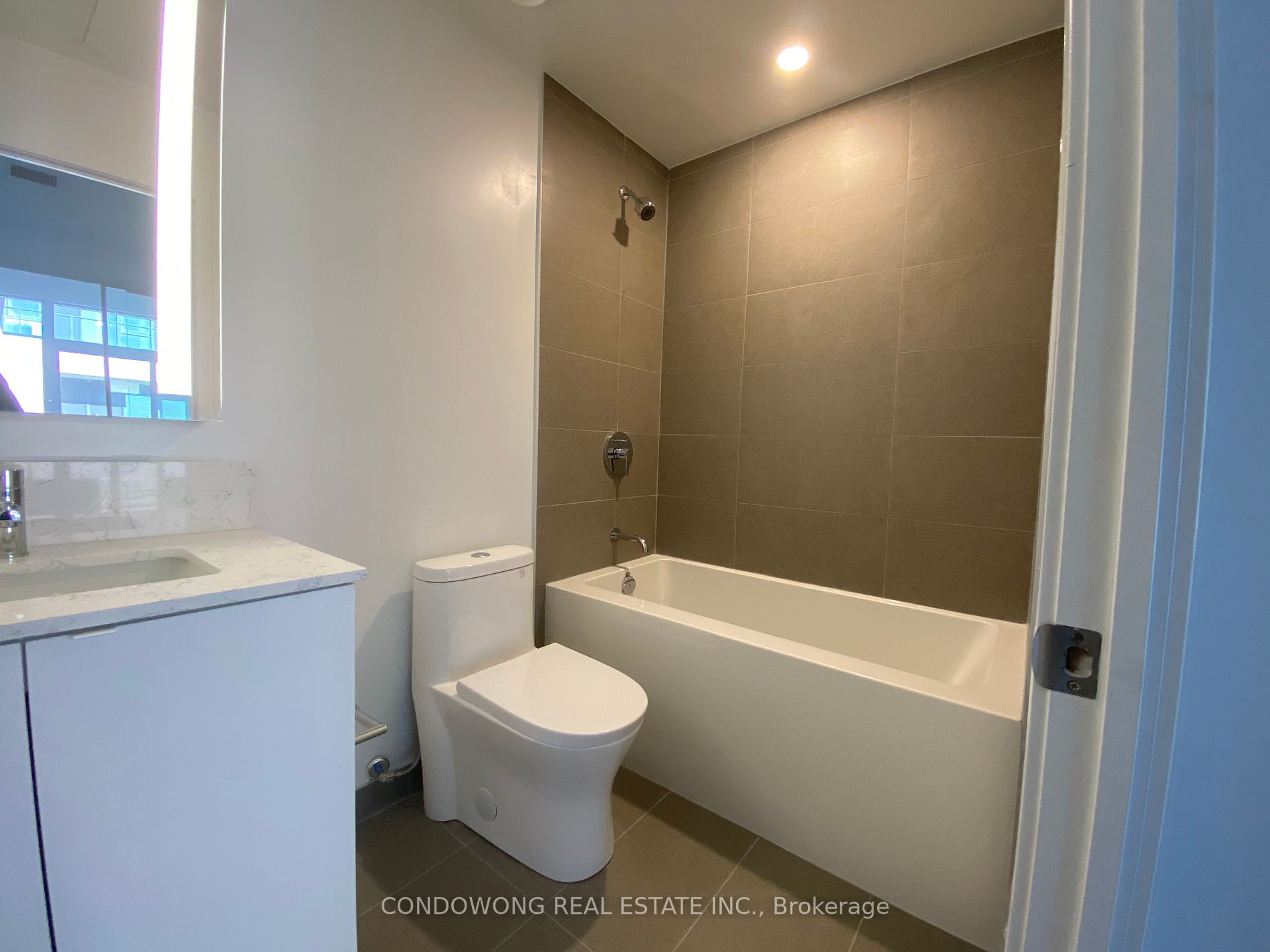 270 Dufferin Street #LP9