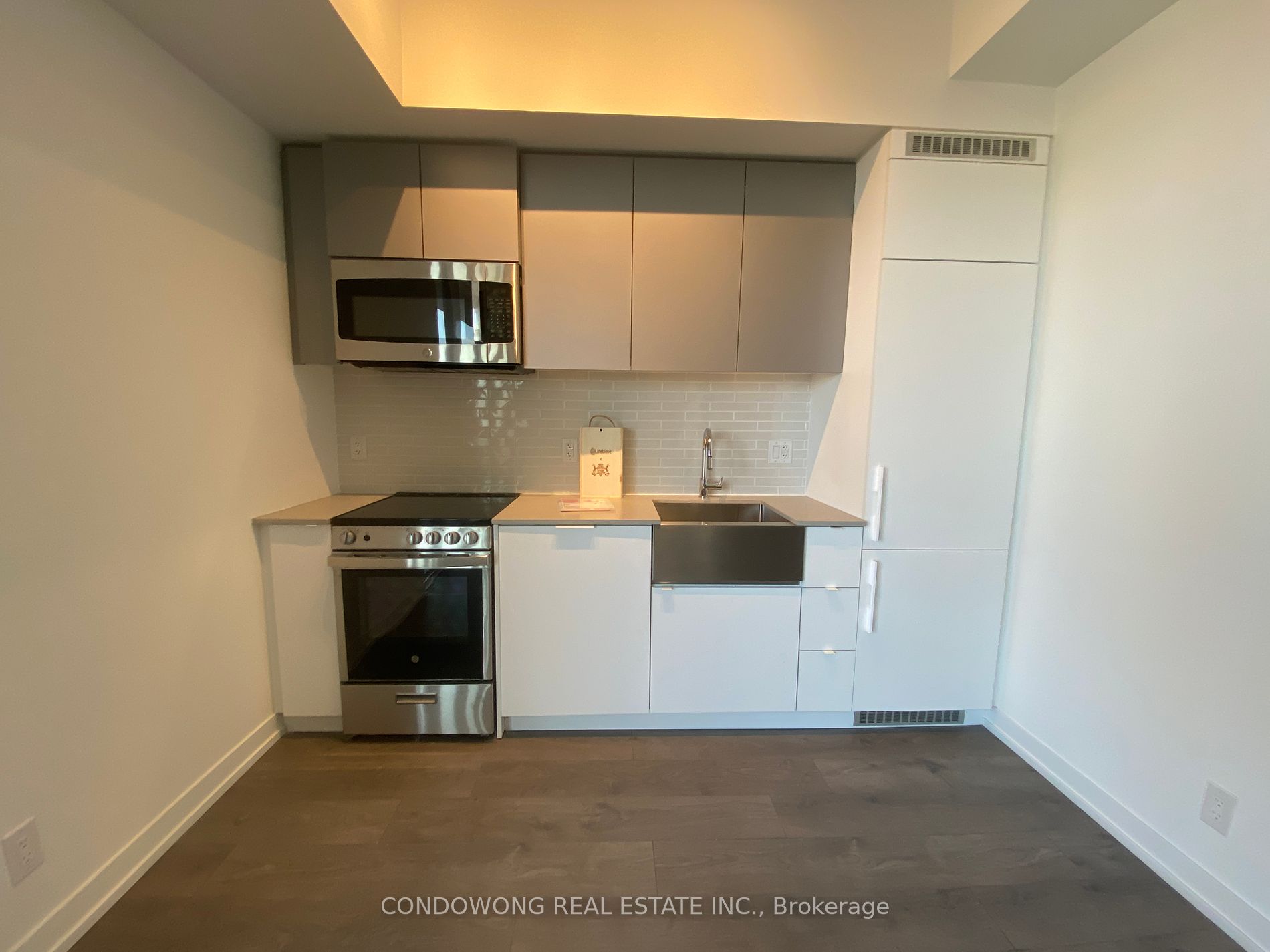 270 Dufferin Street #LP9