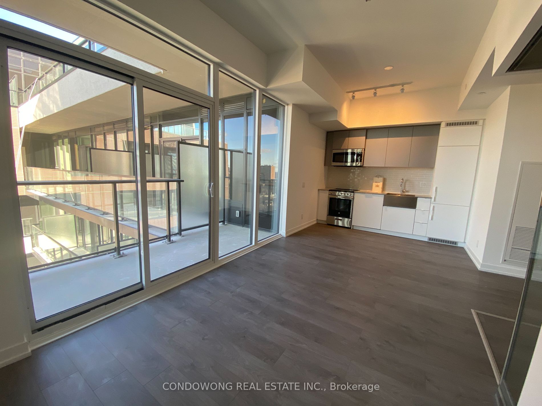 270 Dufferin Street #LP9