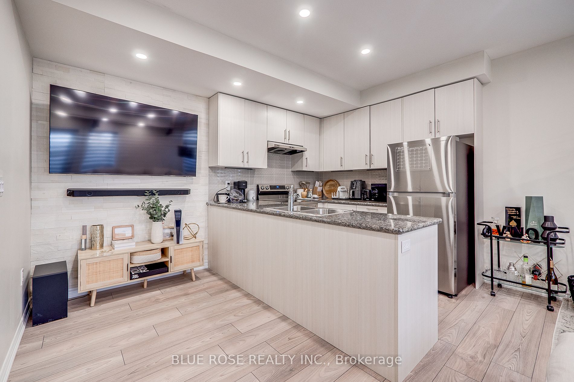 70 Halliford Place #402