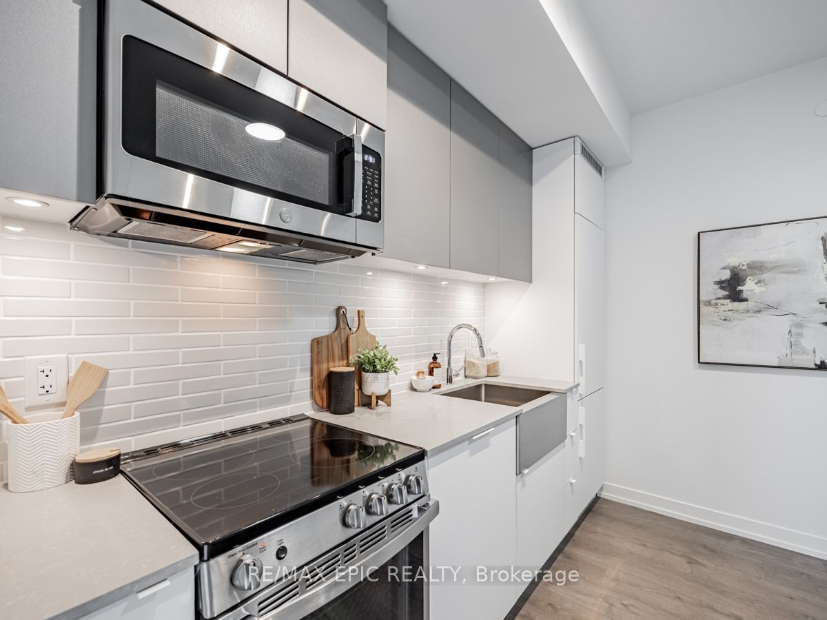 270 Dufferin Street #815