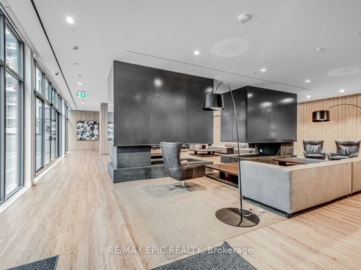 270 Dufferin Street #815