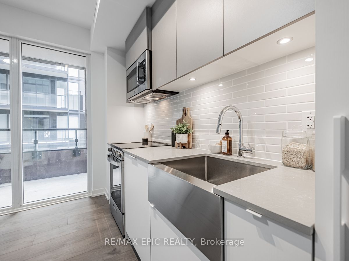 270 Dufferin Street #815