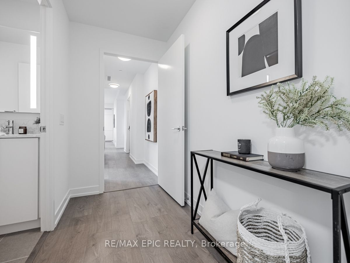 270 Dufferin Street #815