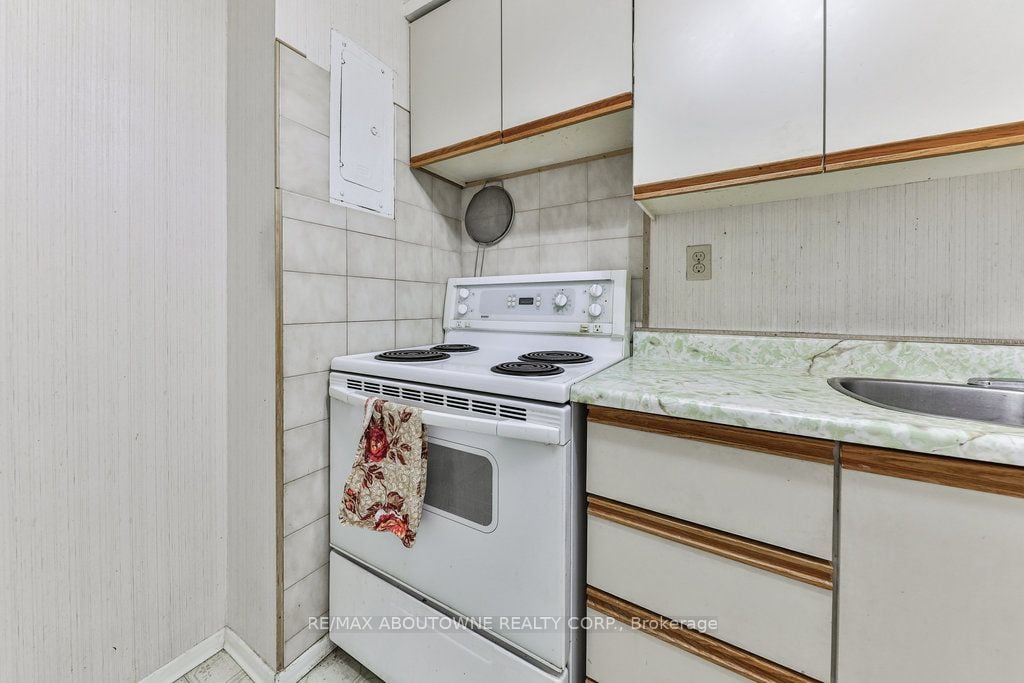 975 Warwick Crt, #1005
