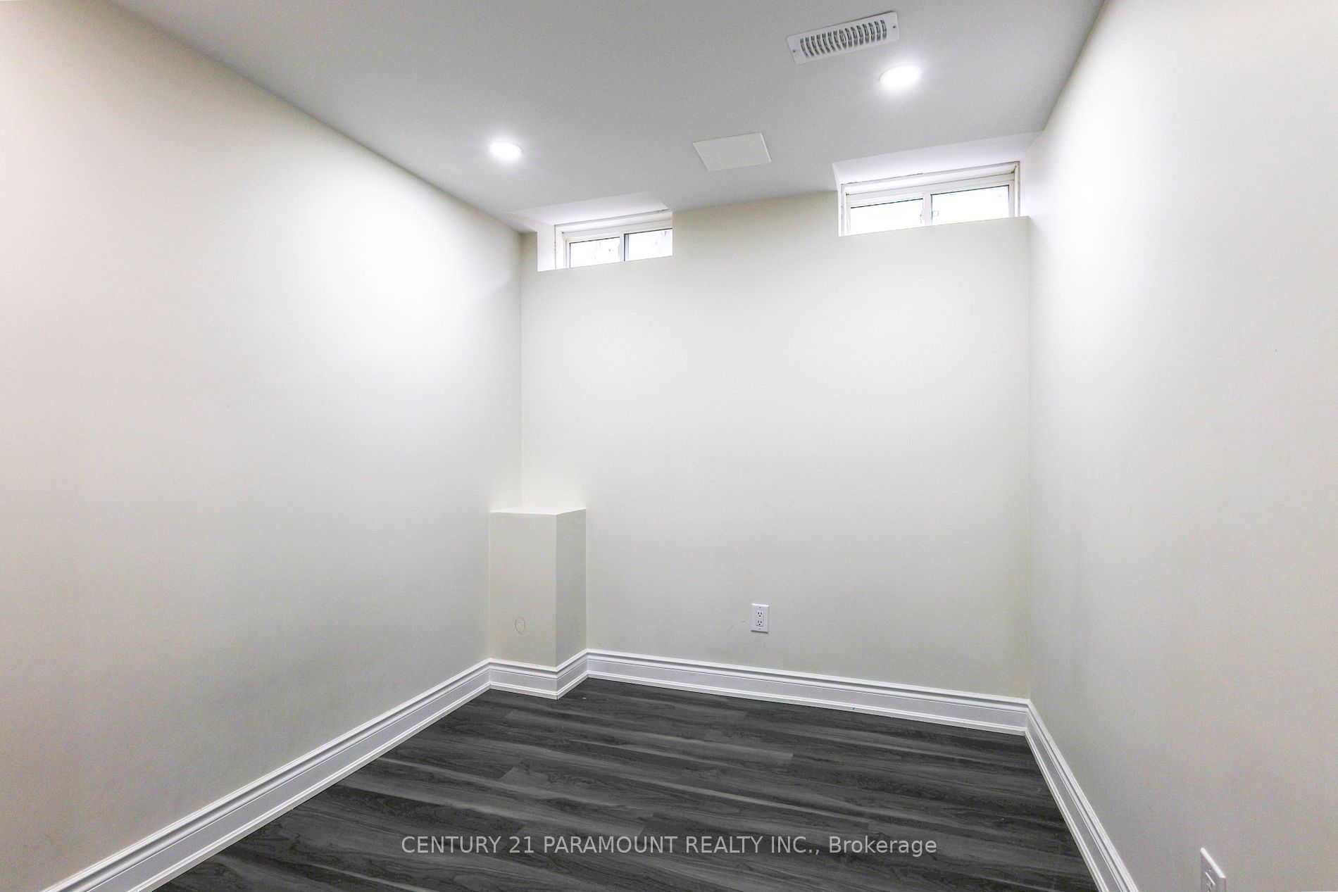 112 Adventura Rd